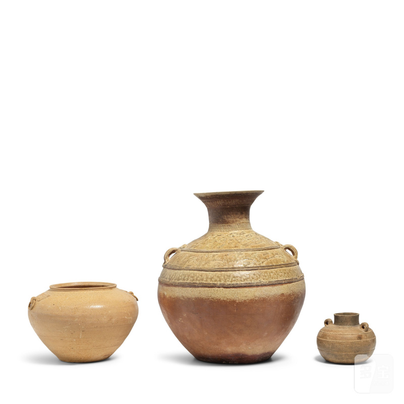 漢 越窰青釉大罐 | THREE EARLY STONEWARE AND POTTERY STORAGE JARS